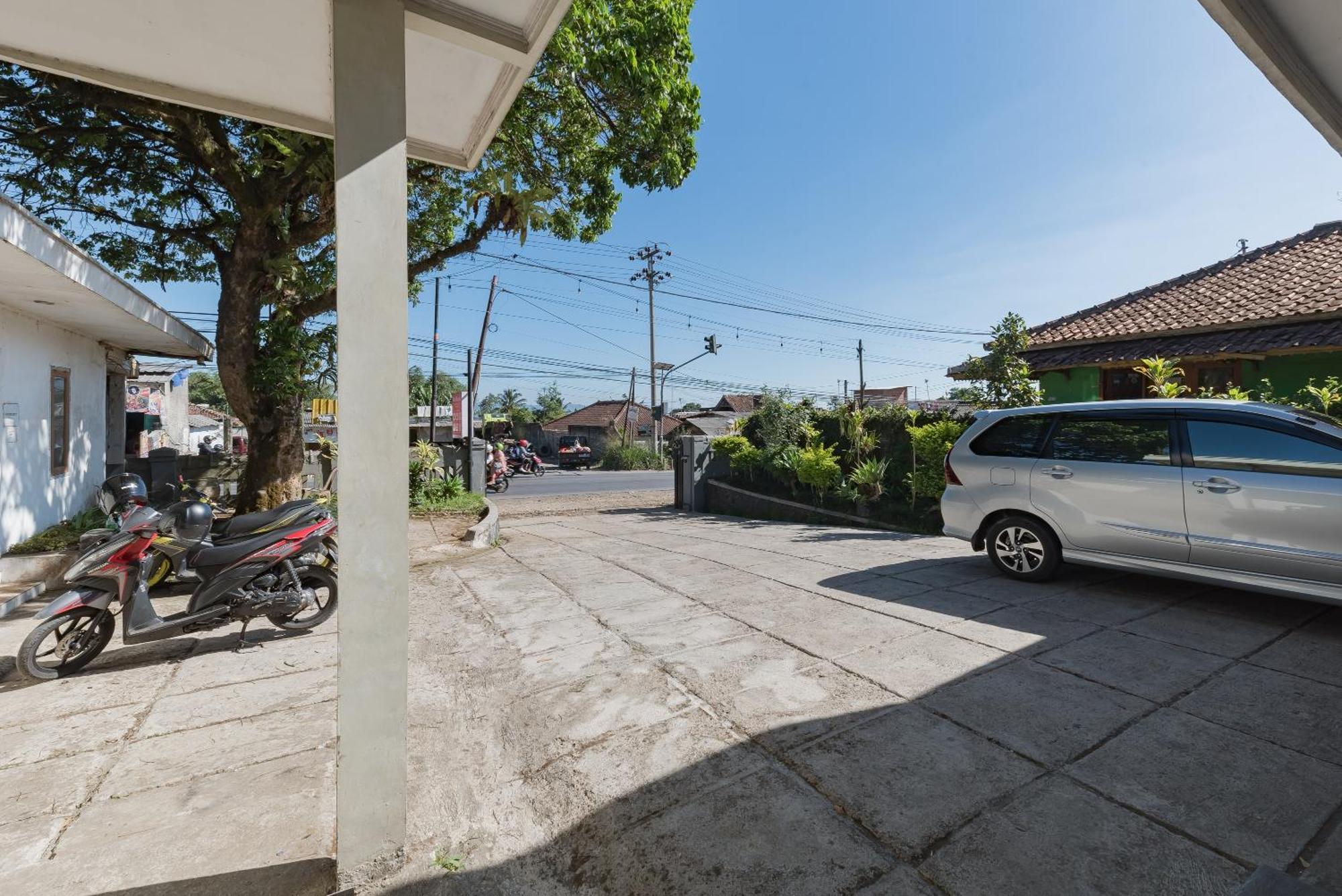 Hotel Reddoorz Syariah @ Jl Raya Sukabumi Sukaraja  Exterior foto